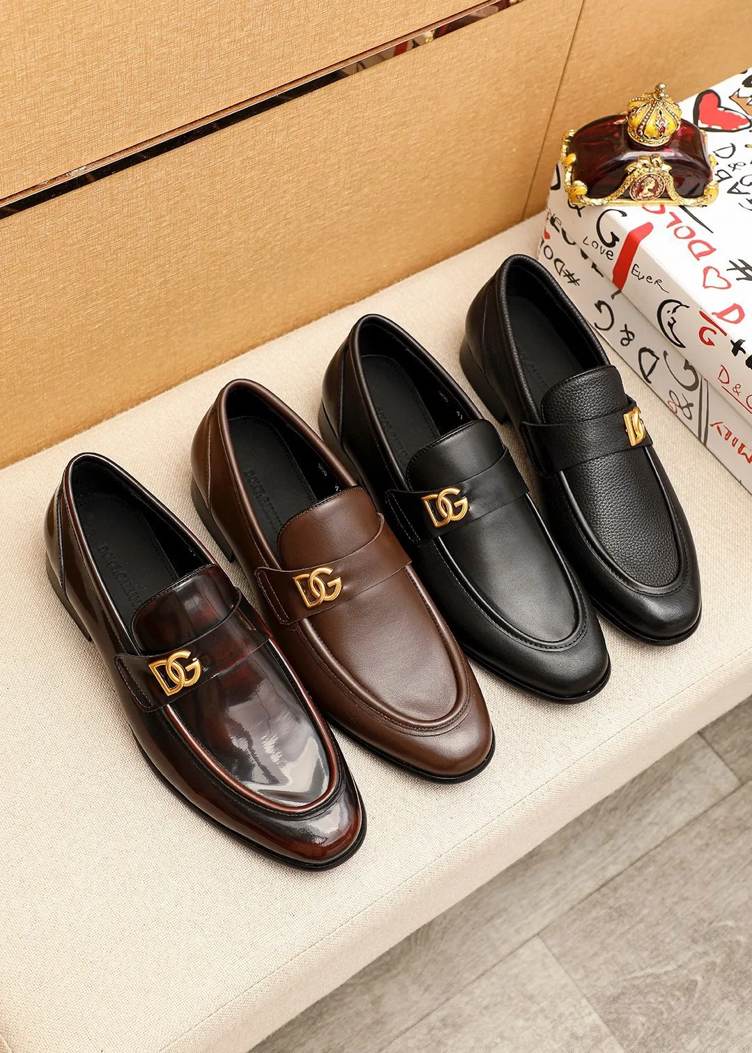 Men's clothing and shoes 💰480 💐DG top quality🔍🔍Men's new leather shoes🚹Sold simultaneously at counters⚠The uppers are imported open-edge beaded cowhide leather uppers from Italy, fully imported cowhide leather lining + classic hardware buckles, completely 1⃣️to 1⃣️reproduction🇮🇹💪💪, ⚠ Sole: The original sole is specially provided by the original factory. The exclusive movable molded sole is super comfortable. ⚠The original factory follows the order, 🔍🔍high quality, you can enter and exit the counter at will, welcome to compare⚠Size: 38-44 (45.46🉑️Customized)